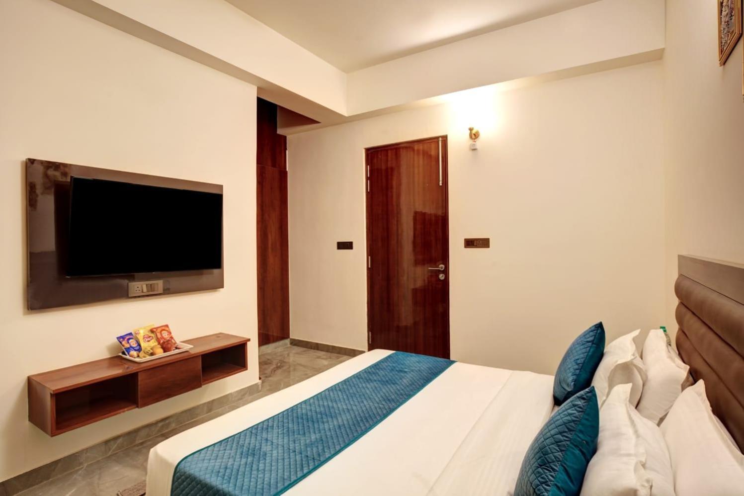 Hotel Elite Grand Near Kailash Hospital Noida Kültér fotó