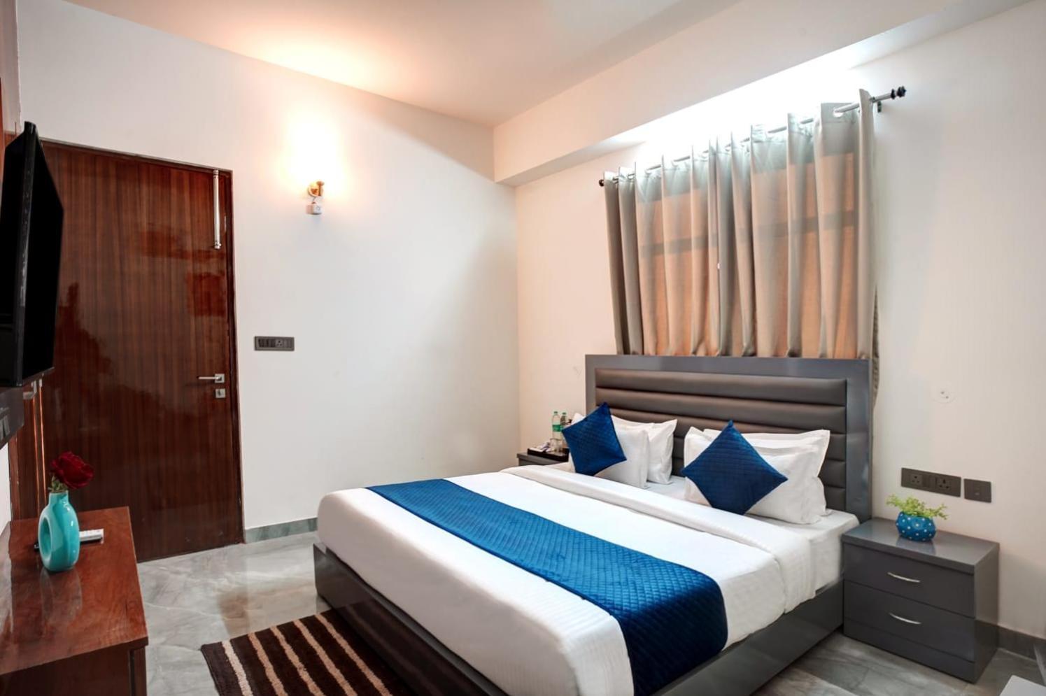 Hotel Elite Grand Near Kailash Hospital Noida Kültér fotó