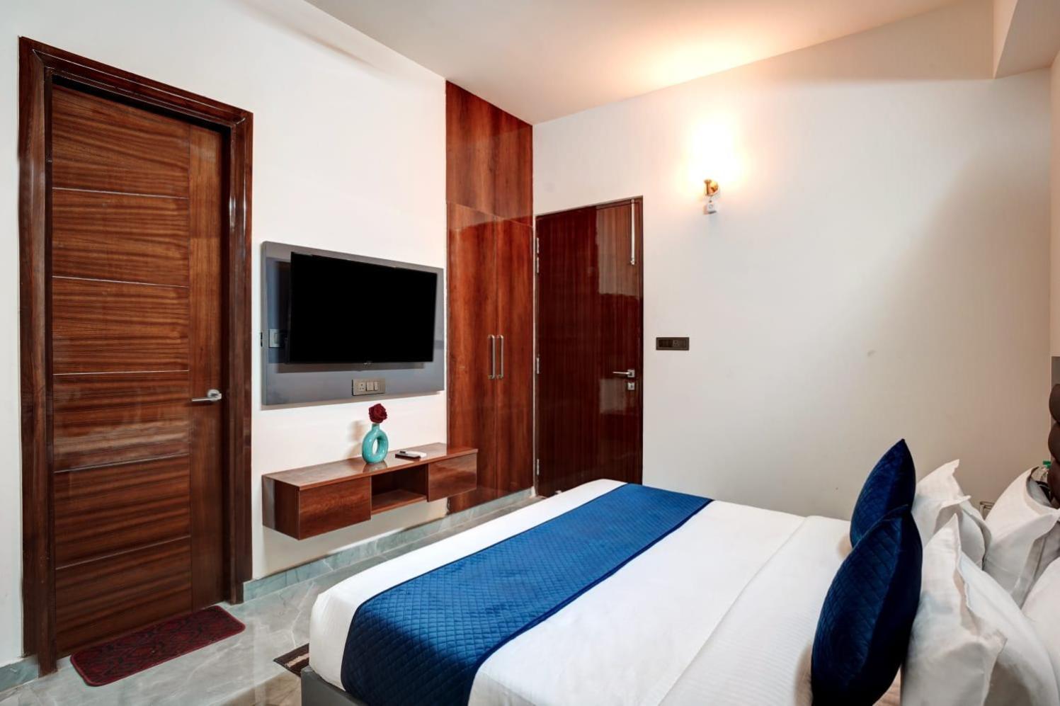 Hotel Elite Grand Near Kailash Hospital Noida Kültér fotó